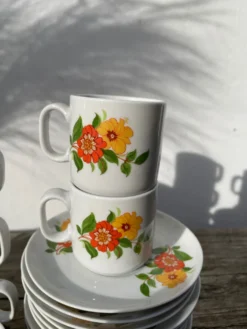12 tasses à café en porcelaine avec fleurs 1960 1970