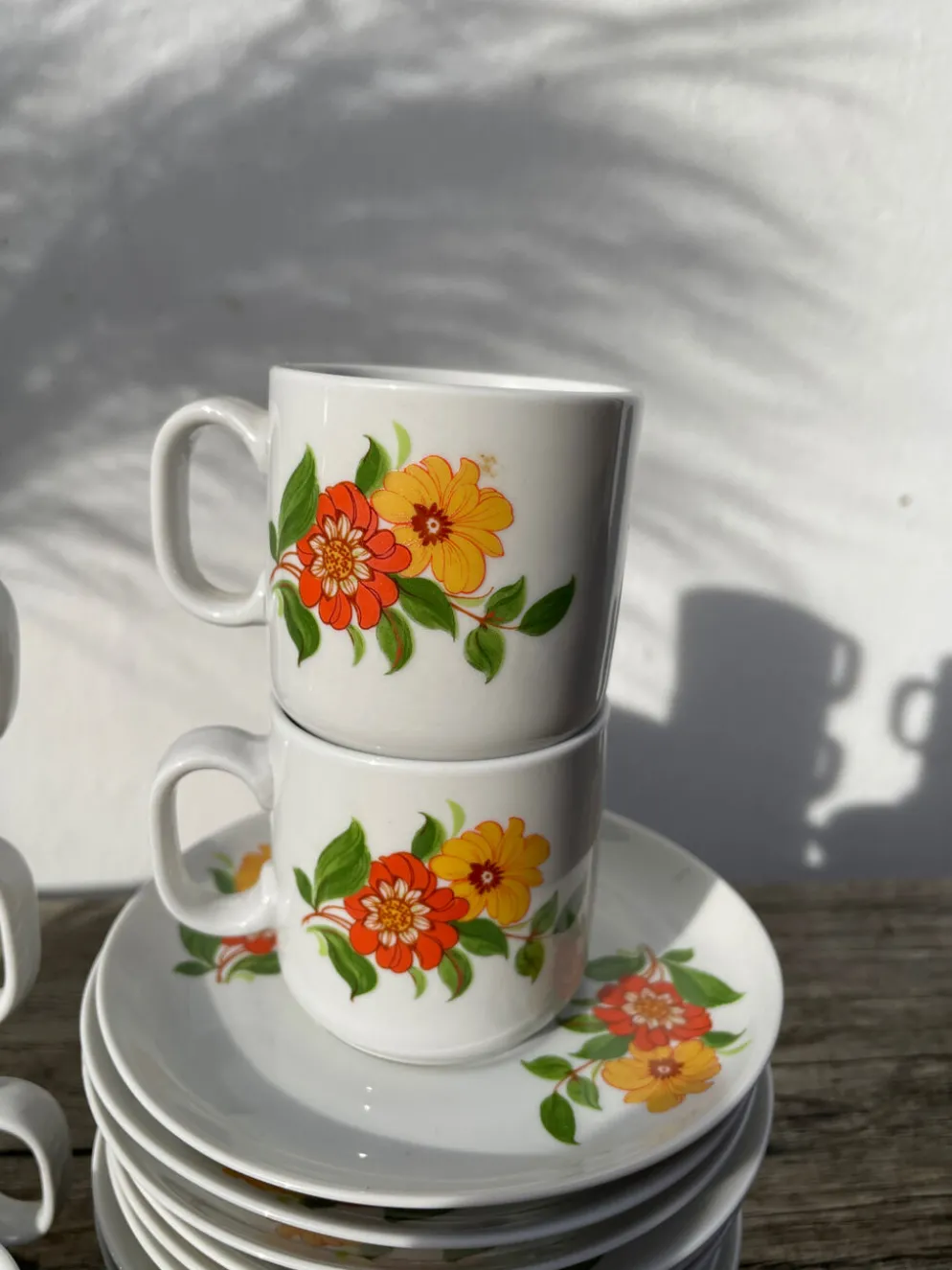 12 tasses à café en porcelaine avec fleurs 1960 1970