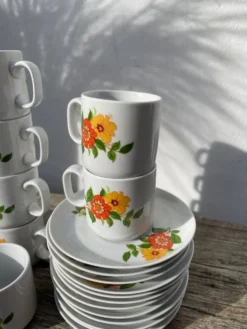 12 tasses à café en porcelaine avec fleurs 1960 1970