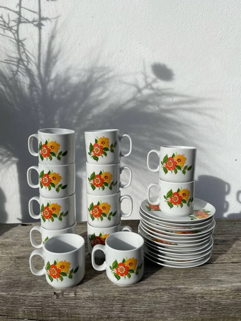 12 tasses à café en porcelaine avec fleurs 1960 1970