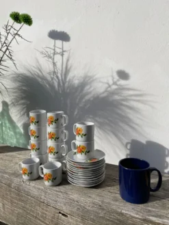 12 tasses à café en porcelaine avec fleurs 1960 1970