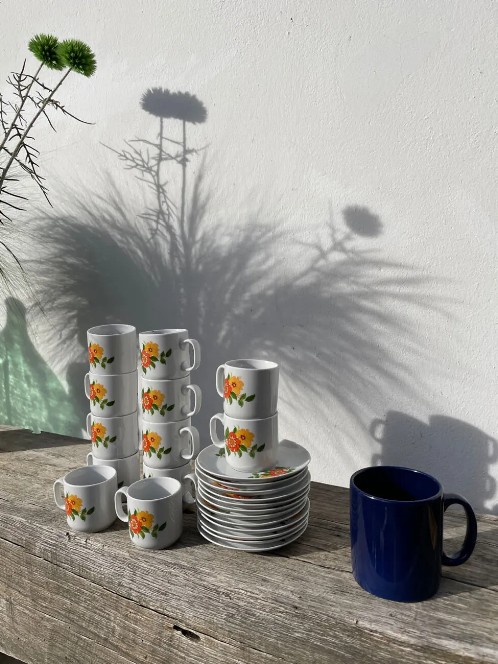 12 tasses à café en porcelaine avec fleurs 1960 1970