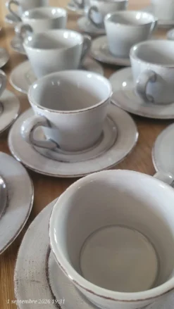 17 tasses à café et sous-tasses en grès peintes main ( idéales pro / b