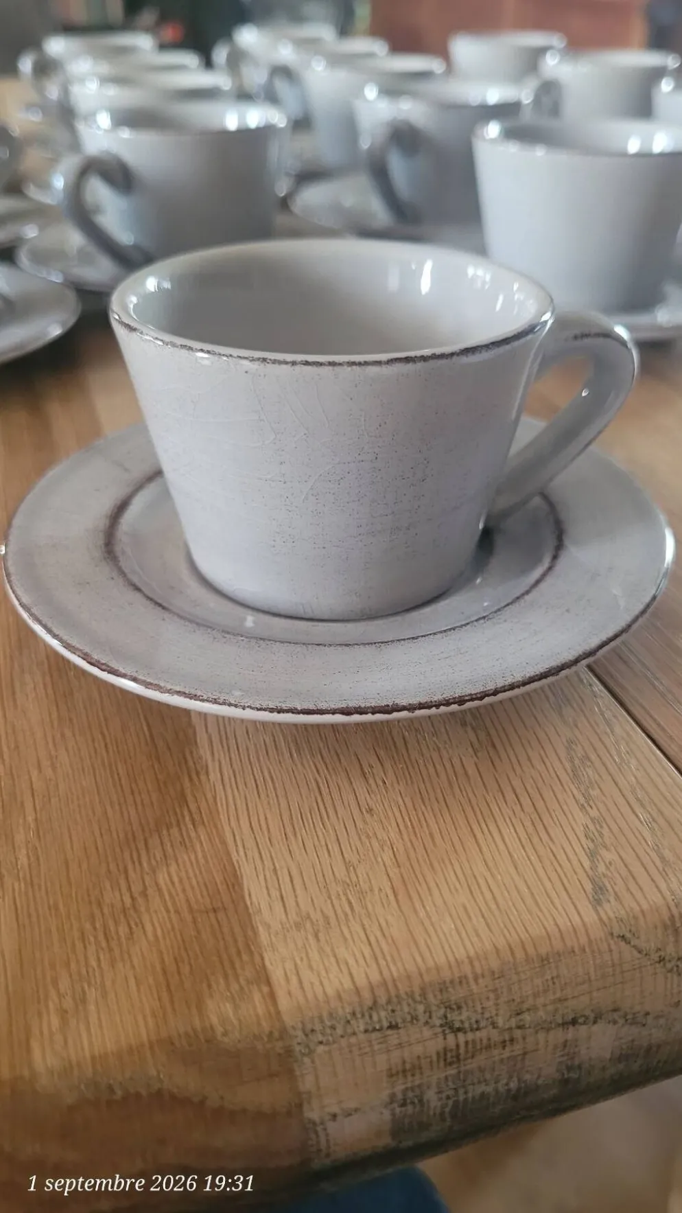 17 tasses à café et sous-tasses en grès peintes main ( idéales pro / b