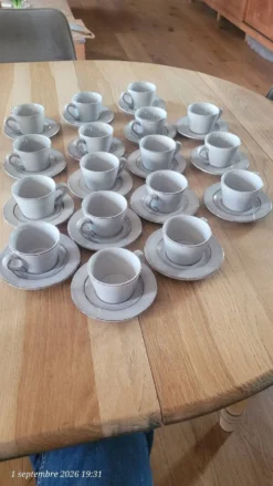 17 tasses à café et sous-tasses en grès peintes main ( idéales pro / b