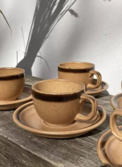 Tasses à café et sous tasses en grès vintage années 1970