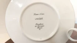 2 tasses à café , 2 tasses à thé et soucoupes