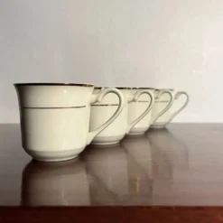 Tasses à café vintage en porcelaine