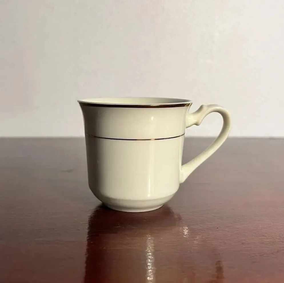 Tasses à café vintage en porcelaine