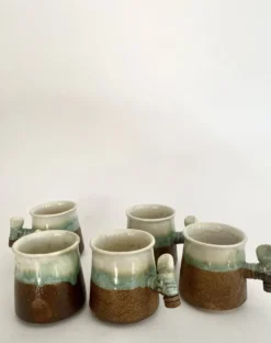 5 tasses céramique vernissée et scarifiée