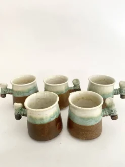 5 tasses céramique vernissée et scarifiée