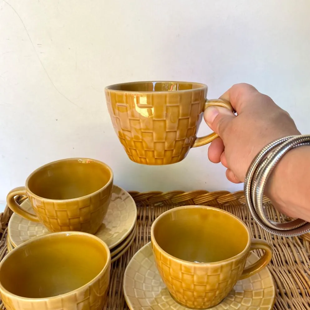 Tasses en grès émaillé