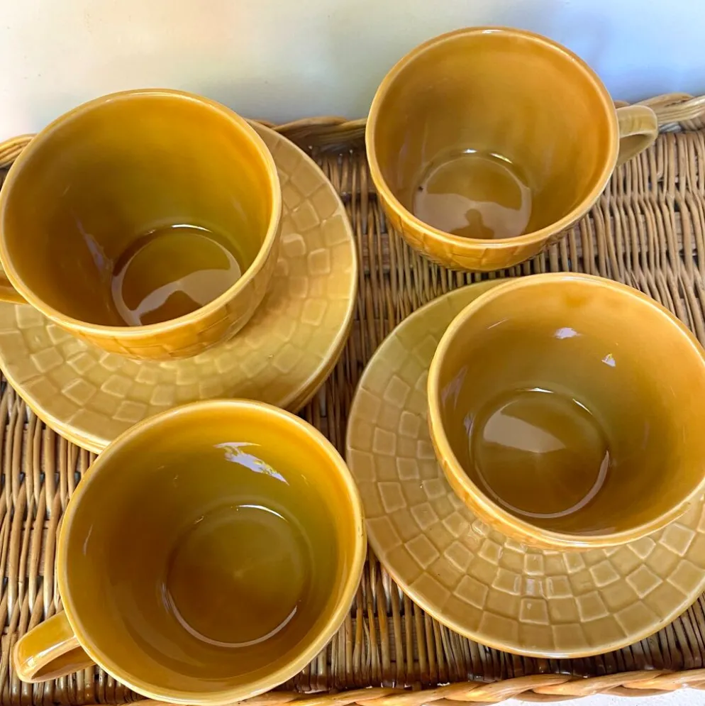 Tasses en grès émaillé