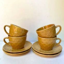 Tasses en grès émaillé