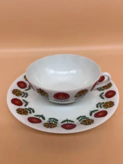 4 tasses en porcelaine 1970