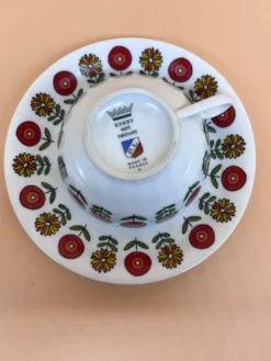 4 tasses en porcelaine 1970