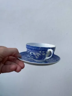 4 tasses en porcelaine bleu Japon