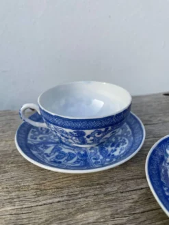 4 tasses en porcelaine bleu Japon