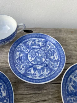 4 tasses en porcelaine bleu Japon