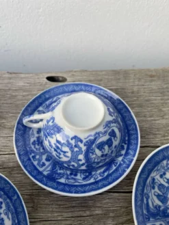 4 tasses en porcelaine bleu Japon