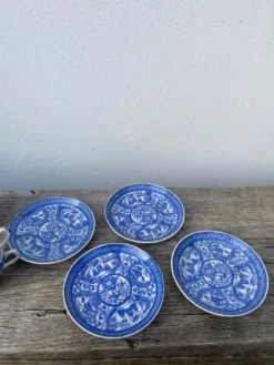 4 tasses en porcelaine bleu Japon