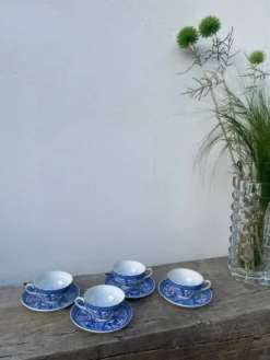 4 tasses en porcelaine bleu Japon