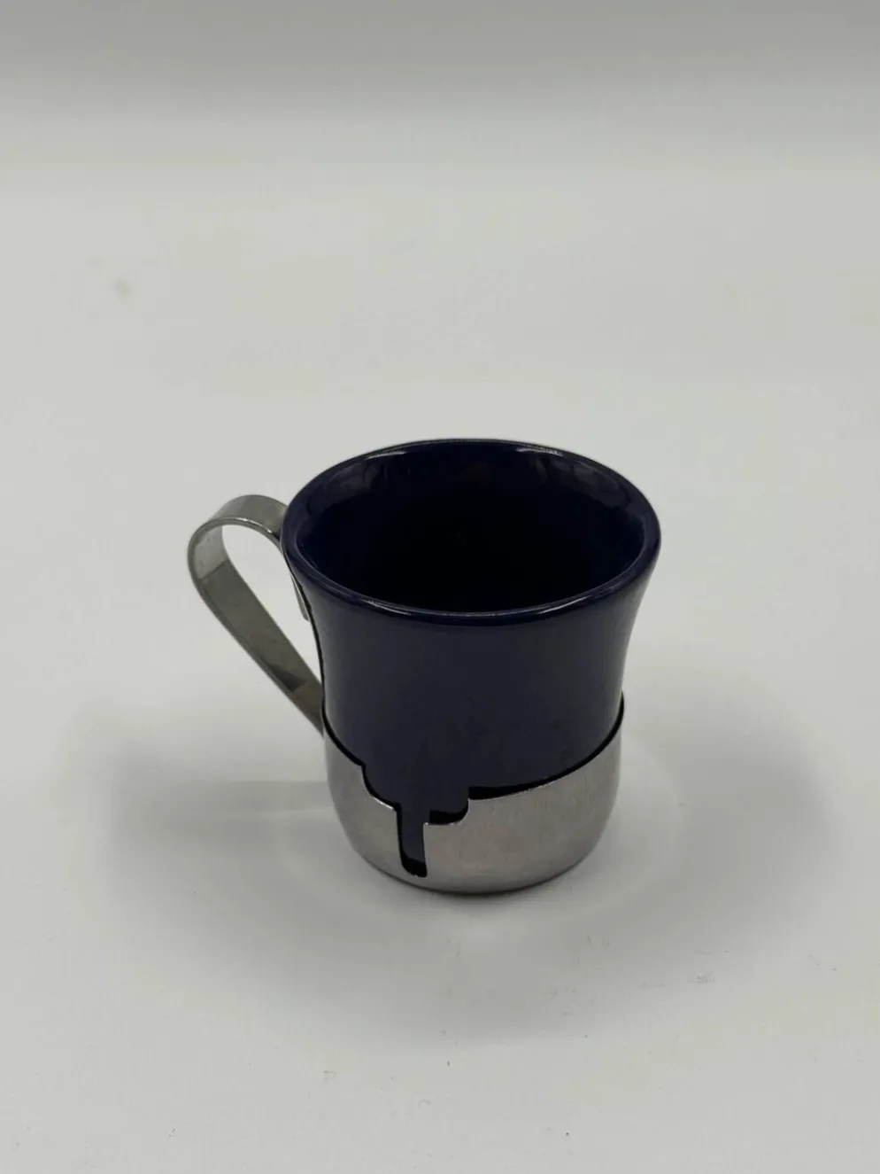 4 tasses à espresso avec supports chromés et soucoupes, Mid-Century Modern