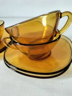 4 tasses et sous-tasses VERECO ambre