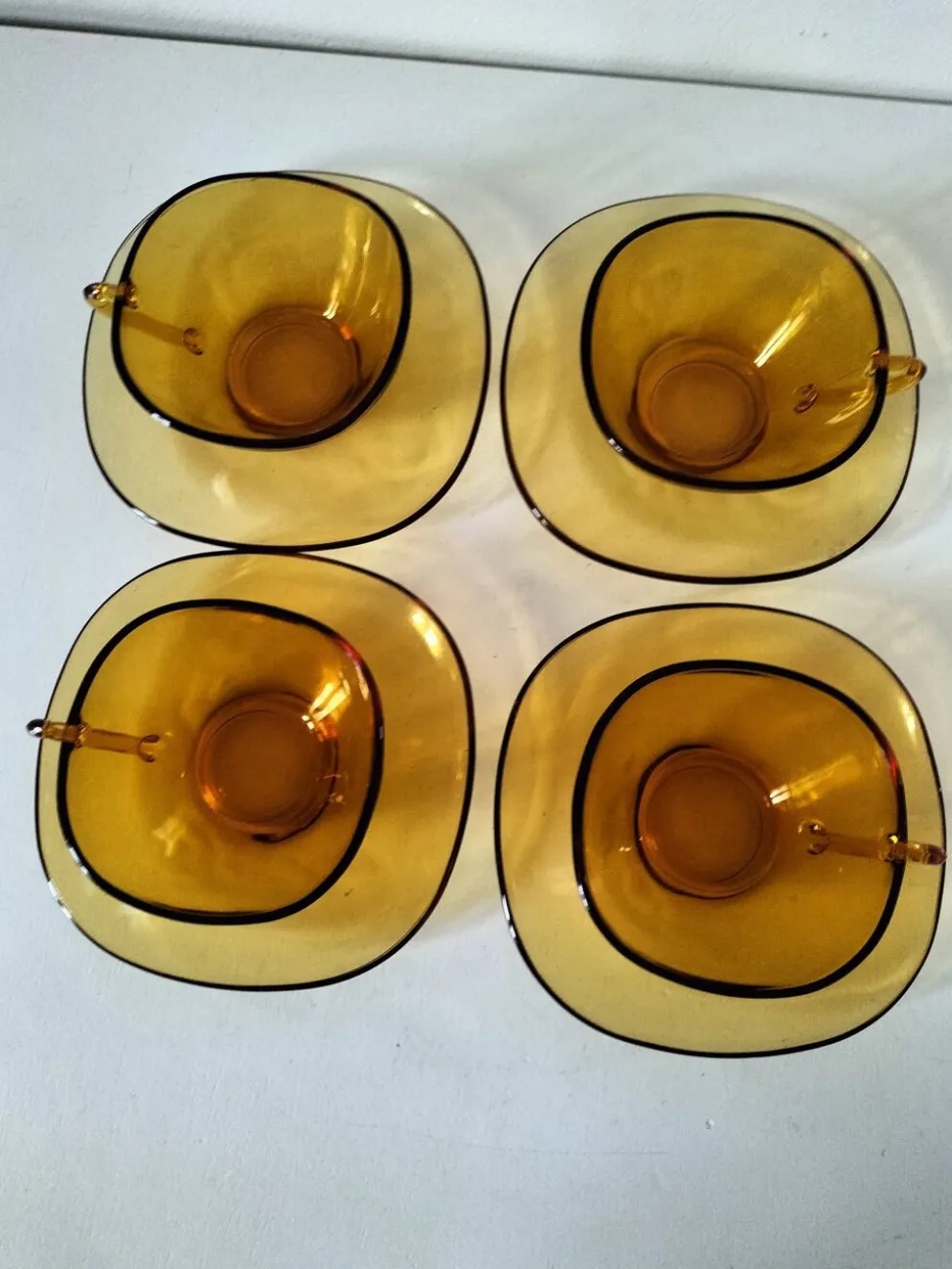 4 tasses et sous-tasses VERECO ambre