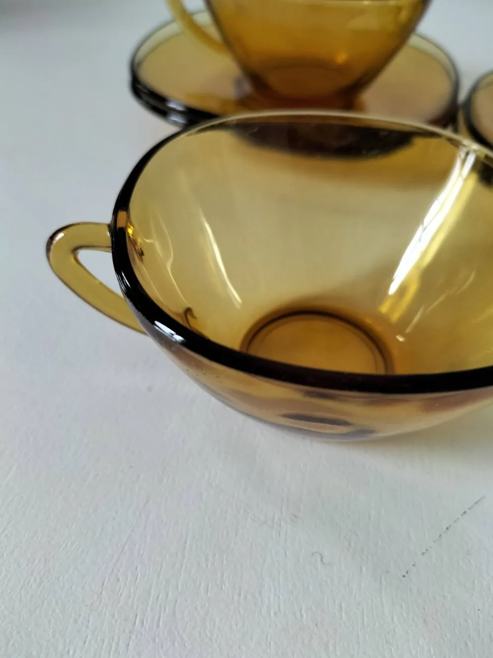 4 tasses et sous-tasses VERECO ambre