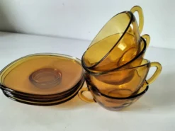 4 tasses et sous-tasses VERECO ambre