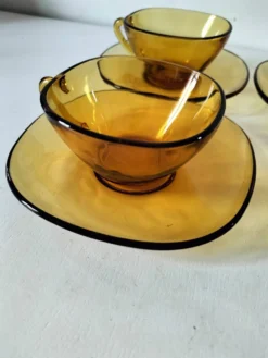 4 tasses et sous-tasses VERECO ambre