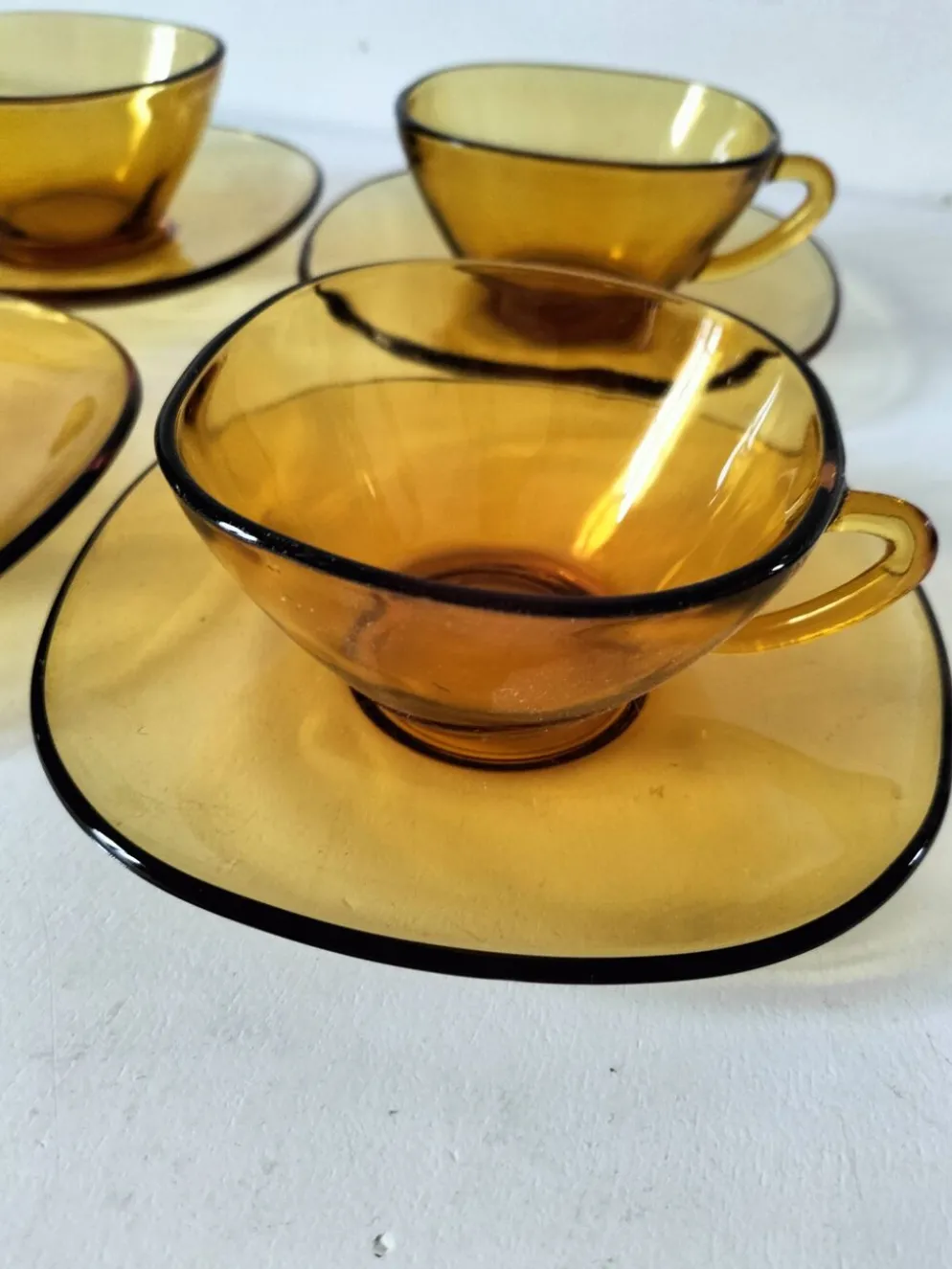 4 tasses et sous-tasses VERECO ambre