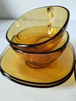 4 tasses et sous-tasses VERECO ambre