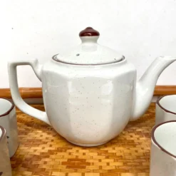 Tasses et théière vintage oiseaux