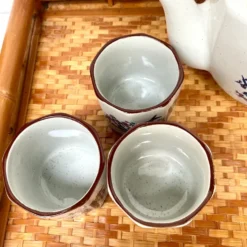 Tasses et théière vintage oiseaux