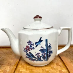 Tasses et théière vintage oiseaux