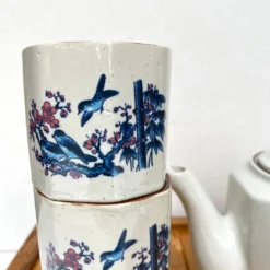 Tasses et théière vintage oiseaux
