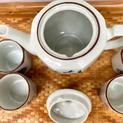 Tasses et théière vintage oiseaux