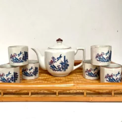 Tasses et théière vintage oiseaux