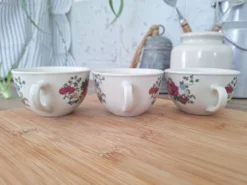 Tasses à fleurs Chi Kiang Stoneware vintage