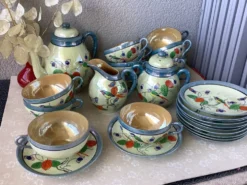 Tasses japonaises en porcelaine coquille d'œuf irisées - Peintes à la mains