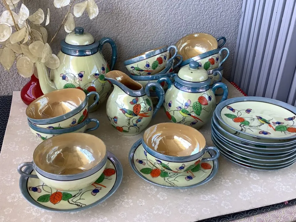 Tasses japonaises en porcelaine coquille d'œuf irisées - Peintes à la mains