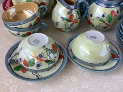 Tasses japonaises en porcelaine coquille d'œuf irisées - Peintes à la mains