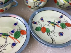 Tasses japonaises en porcelaine coquille d'œuf irisées - Peintes à la mains