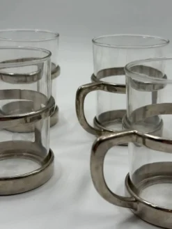 Tasses modernistes avec supports sculpturaux en acier, années 1970