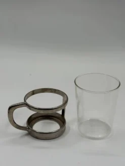 Tasses modernistes avec supports sculpturaux en acier, années 1970