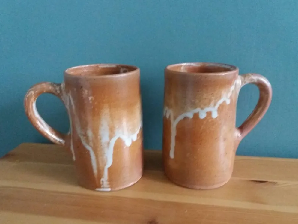 2 tasses mugs en grès émaillé