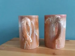 2 tasses mugs en grès émaillé