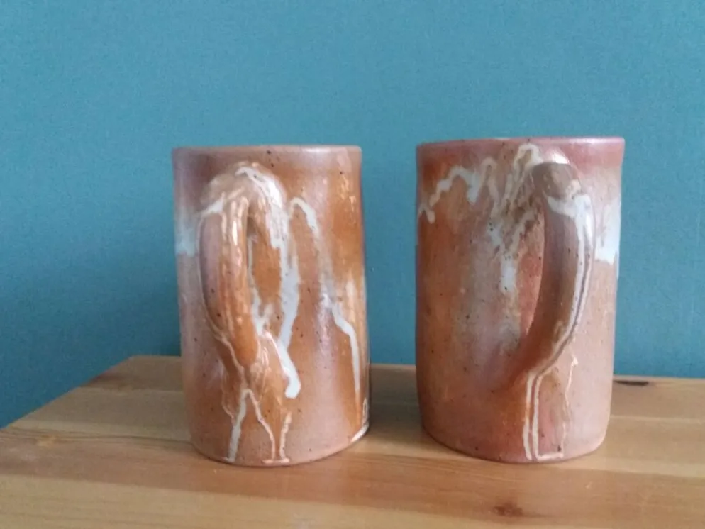 2 tasses mugs en grès émaillé